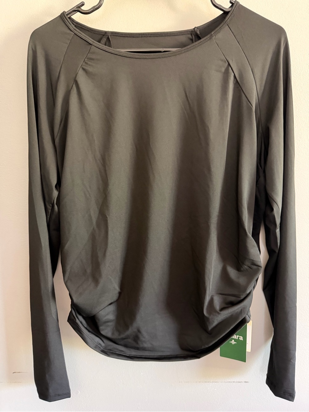 Halara Cut Out Back Thumb Hole Ruched Relax Fit Yoga Top - Picture 5 of 9